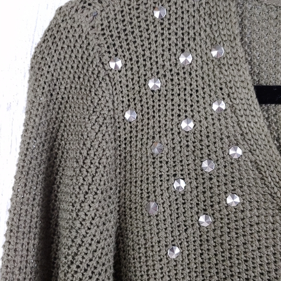 RDI STUDDED SWEATER (940) - Picture 4 of 15